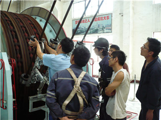 中工程机械学会港口机械分会在无锡召开