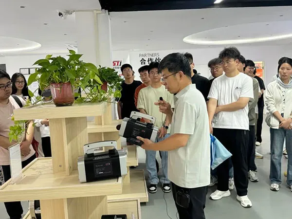 豫西10所高校学子走进泰斯特