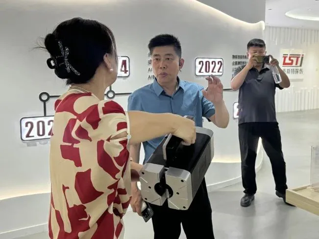 访企拓岗促就业主题活动